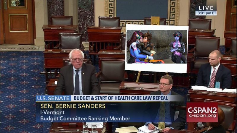 Illustration for article titled La nueva polĂtica: Bernie Sanders imprime un gigantesco tuit de Trump y se lo lleva al Senado